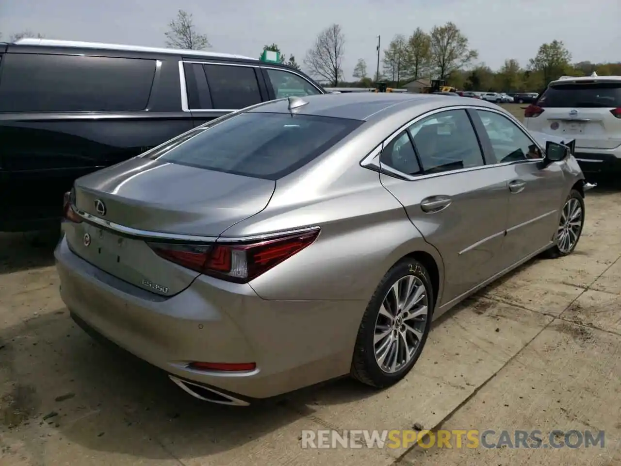 4 Photograph of a damaged car 58ABZ1B13KU008457 LEXUS ES350 2019