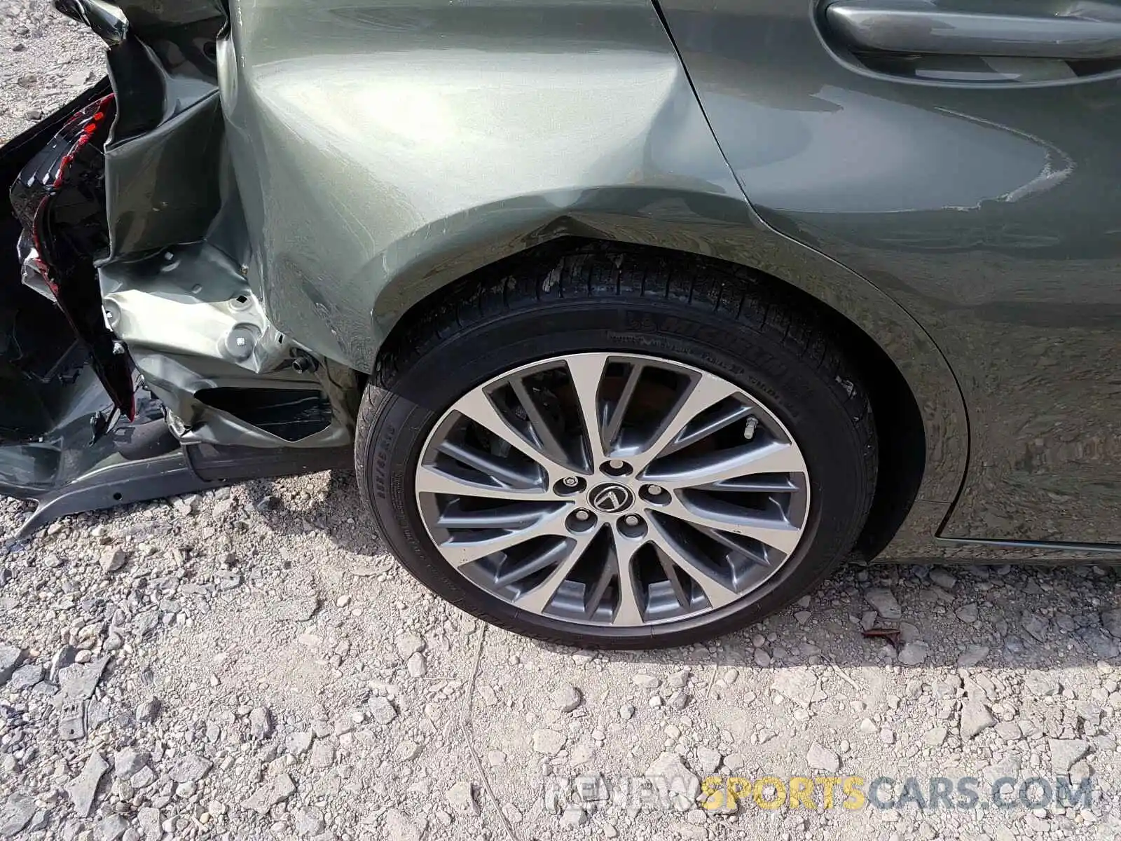 9 Photograph of a damaged car 58ABZ1B13KU009334 LEXUS ES350 2019