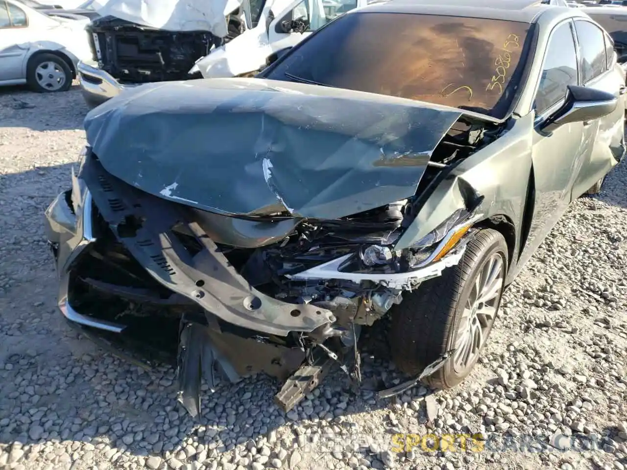 9 Photograph of a damaged car 58ABZ1B13KU013688 LEXUS ES350 2019