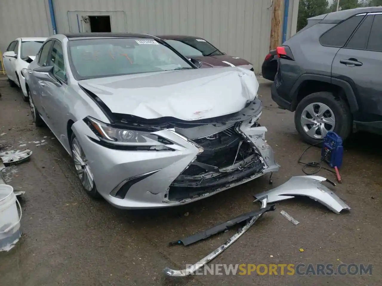 1 Photograph of a damaged car 58ABZ1B13KU015974 LEXUS ES350 2019