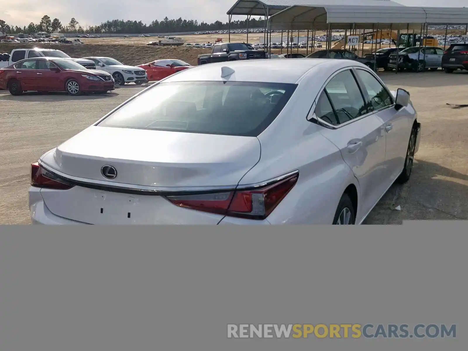 4 Photograph of a damaged car 58ABZ1B13KU018129 LEXUS ES350 2019