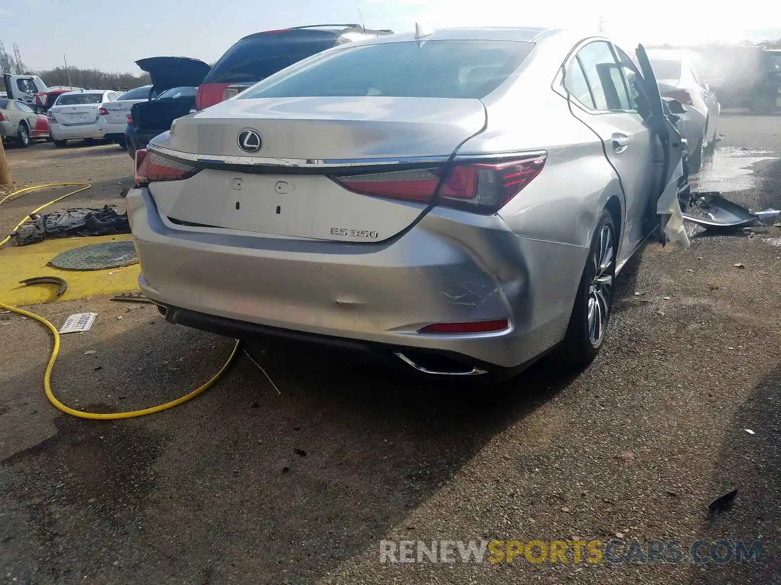 4 Photograph of a damaged car 58ABZ1B13KU020558 LEXUS ES350 2019