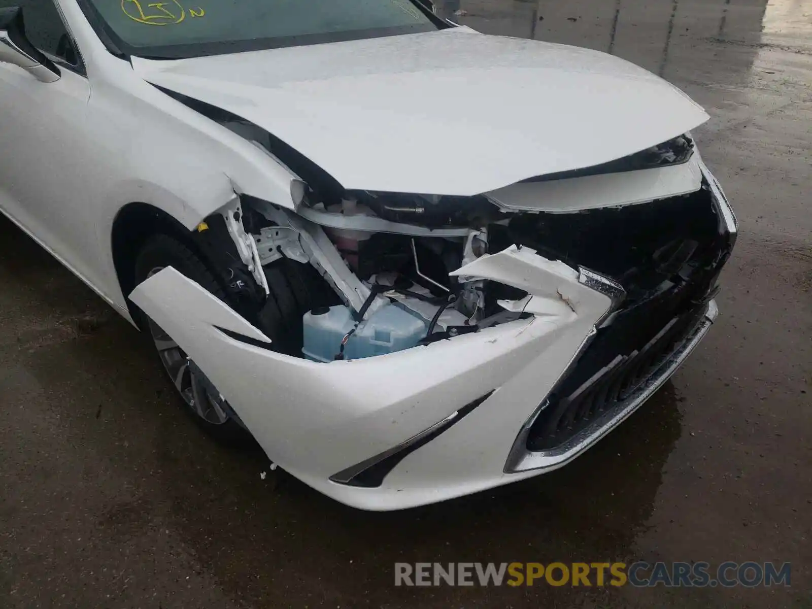 9 Photograph of a damaged car 58ABZ1B13KU024416 LEXUS ES350 2019