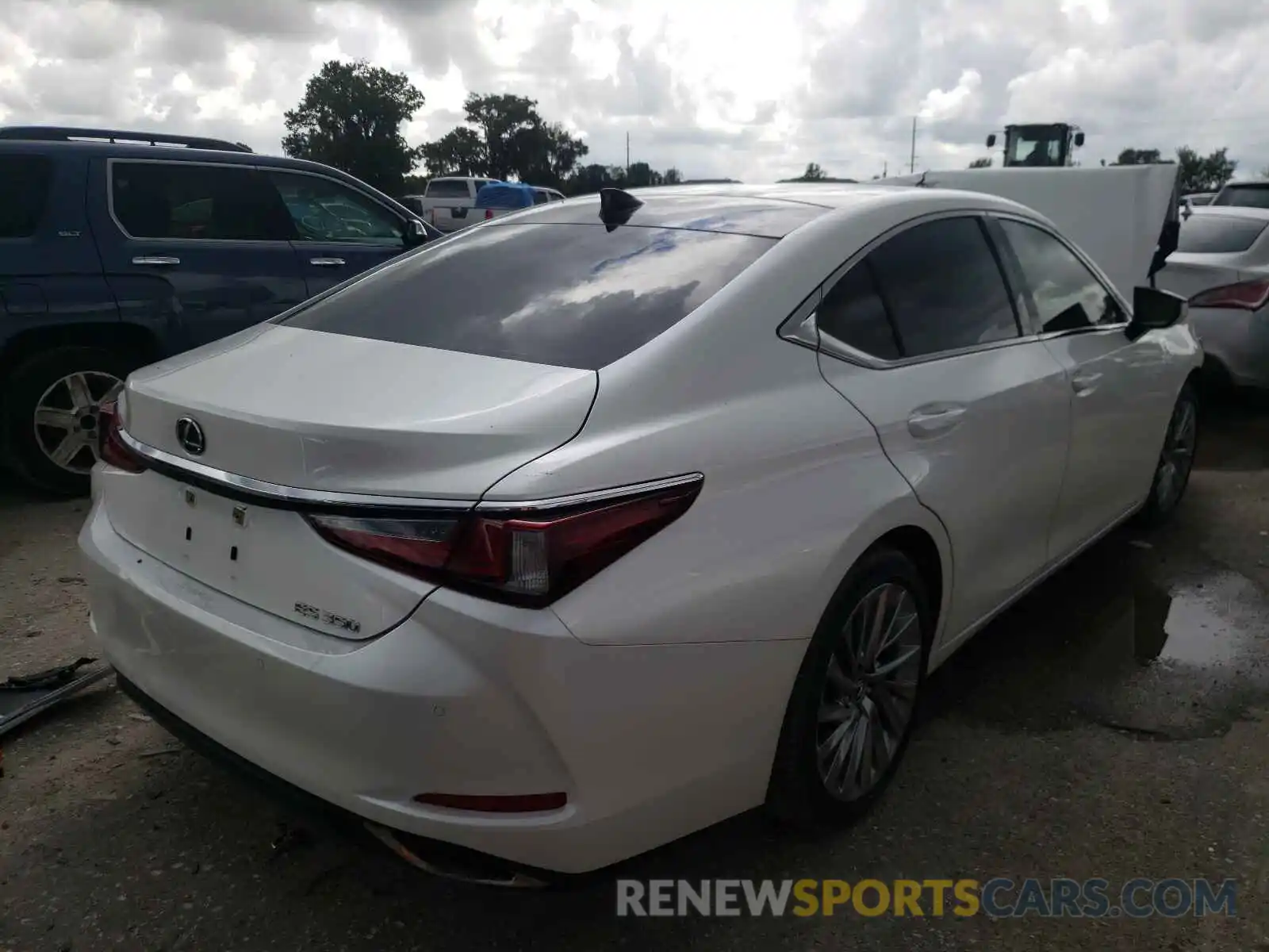 4 Photograph of a damaged car 58ABZ1B13KU025159 LEXUS ES350 2019