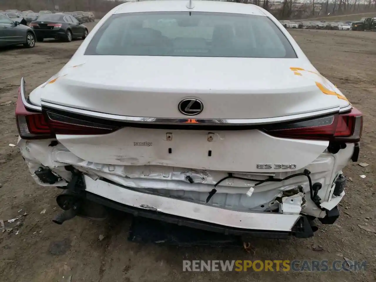 9 Photograph of a damaged car 58ABZ1B13KU025579 LEXUS ES350 2019