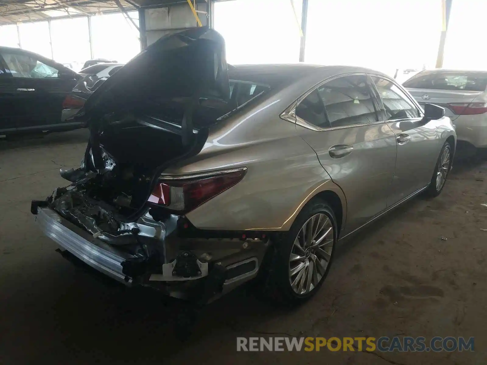 4 Photograph of a damaged car 58ABZ1B13KU033276 LEXUS ES350 2019