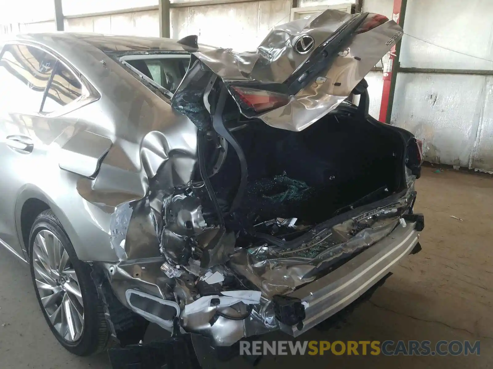 9 Photograph of a damaged car 58ABZ1B13KU033276 LEXUS ES350 2019