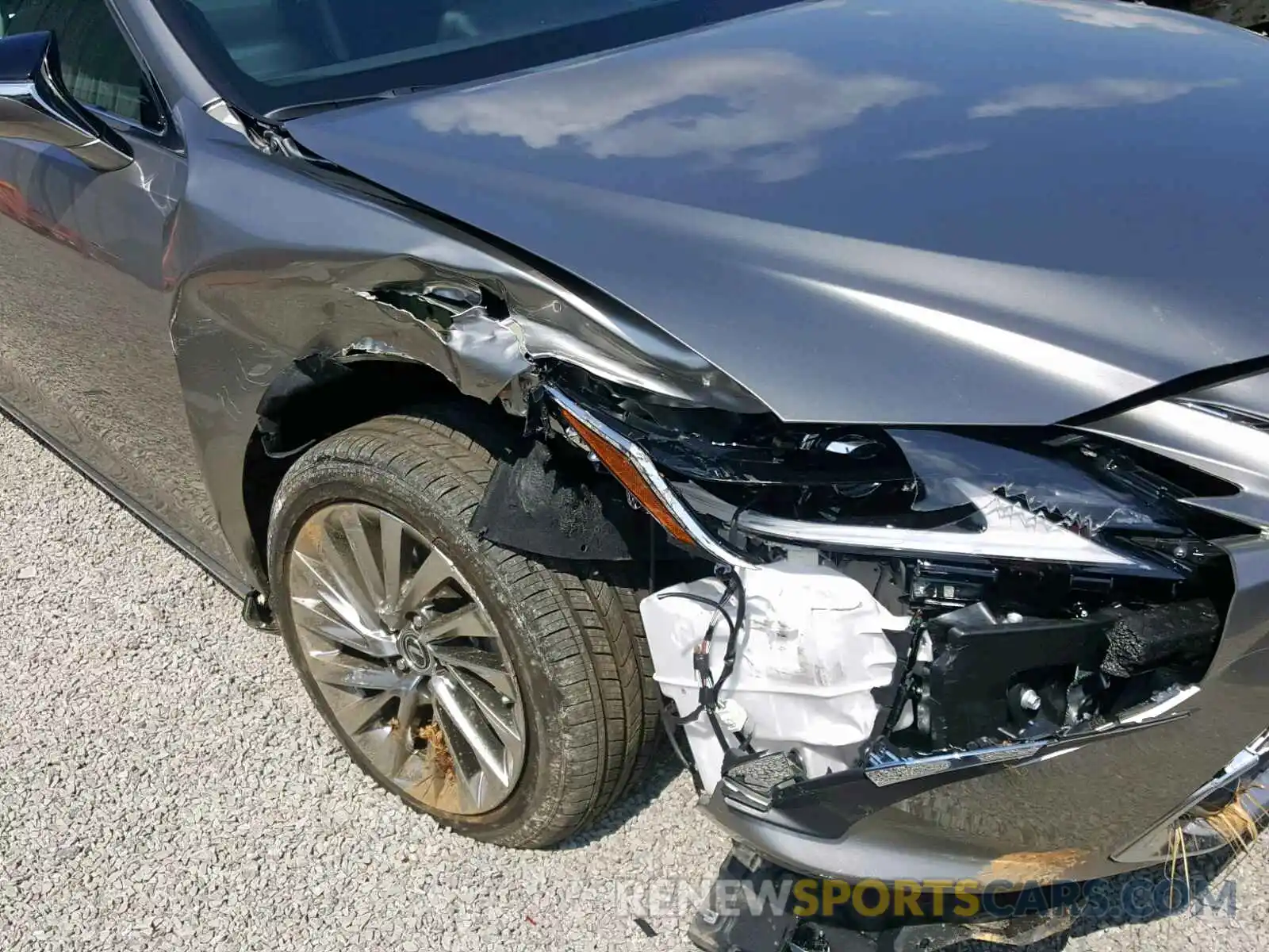 9 Photograph of a damaged car 58ABZ1B13KU033326 LEXUS ES350 2019