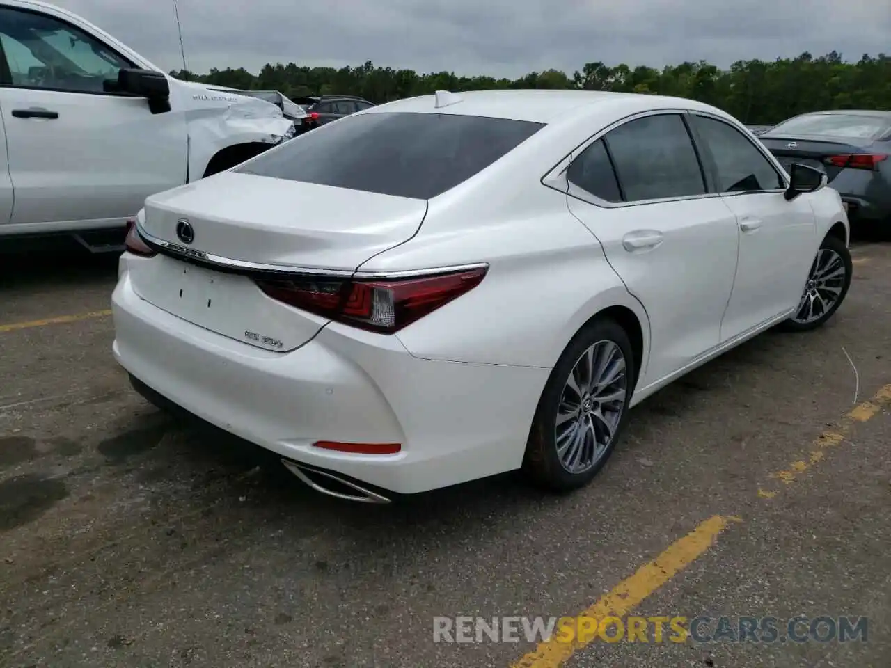 4 Photograph of a damaged car 58ABZ1B13KU033925 LEXUS ES350 2019