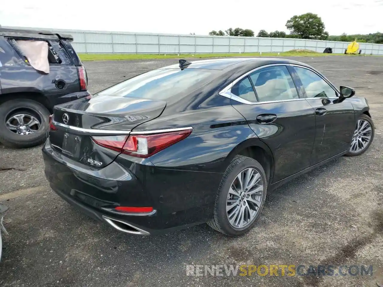 4 Photograph of a damaged car 58ABZ1B13KU034301 LEXUS ES350 2019