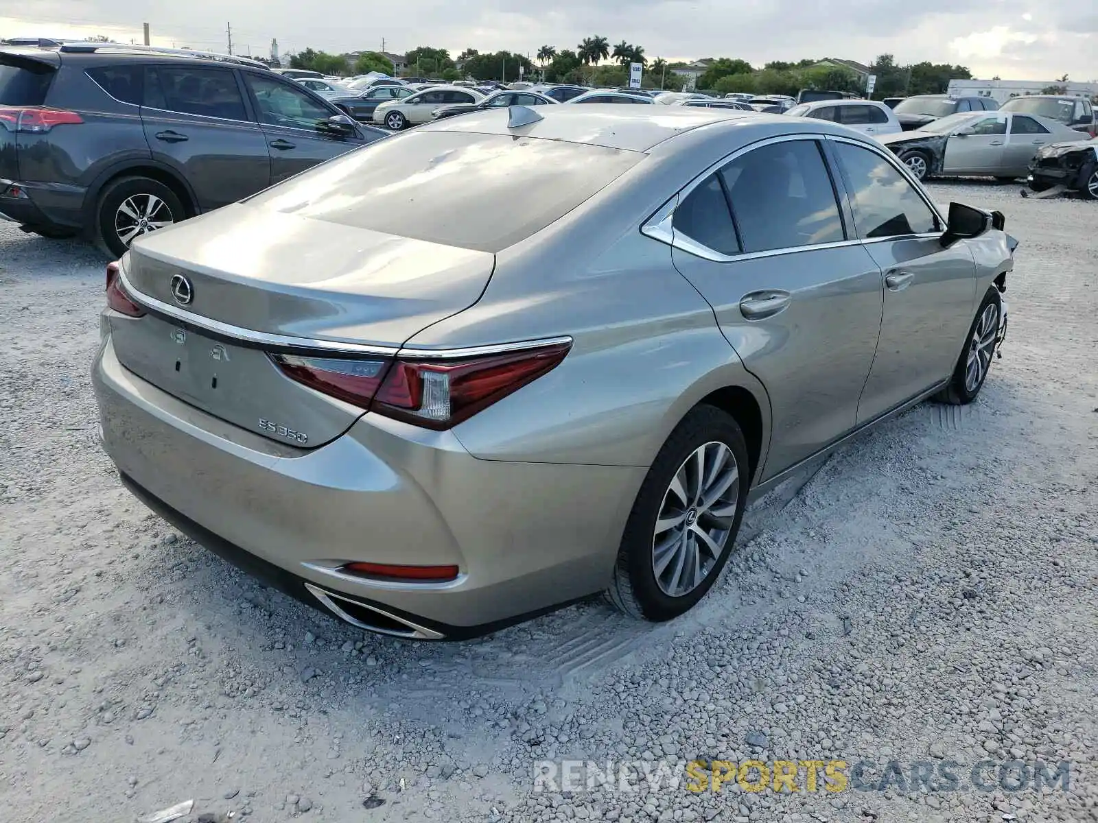 4 Photograph of a damaged car 58ABZ1B13KU034816 LEXUS ES350 2019