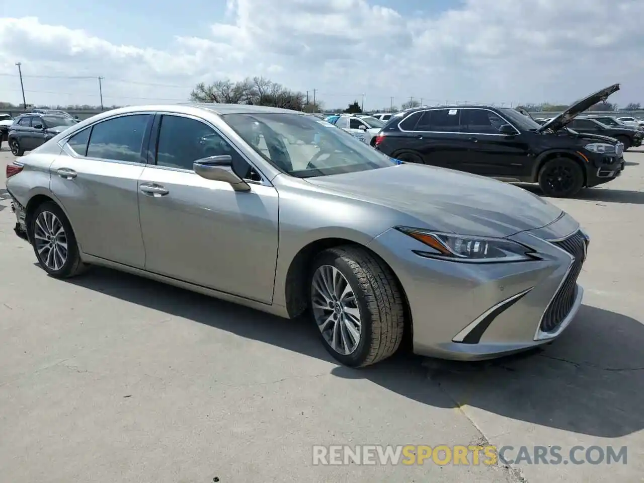 4 Photograph of a damaged car 58ABZ1B13KU040227 LEXUS ES350 2019