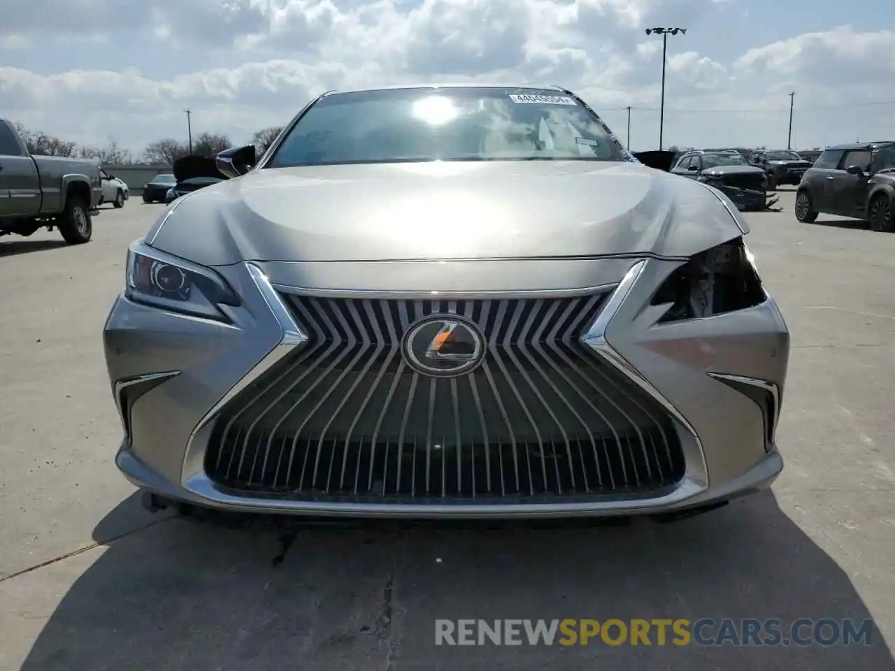 5 Photograph of a damaged car 58ABZ1B13KU040227 LEXUS ES350 2019