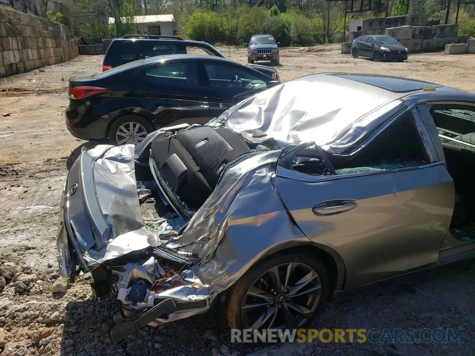 9 Photograph of a damaged car 58ABZ1B13KU043564 LEXUS ES350 2019