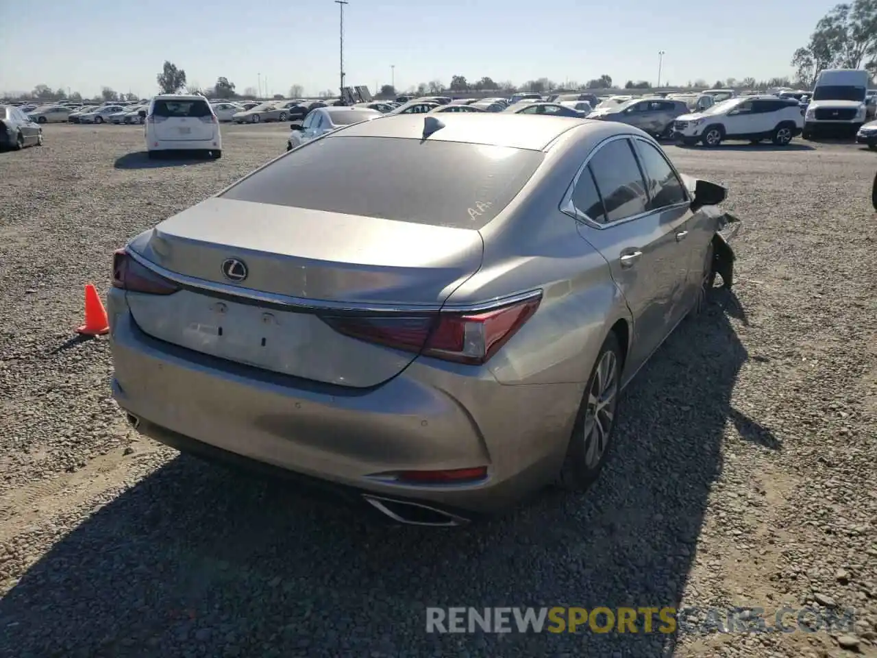 4 Photograph of a damaged car 58ABZ1B13KU049011 LEXUS ES350 2019