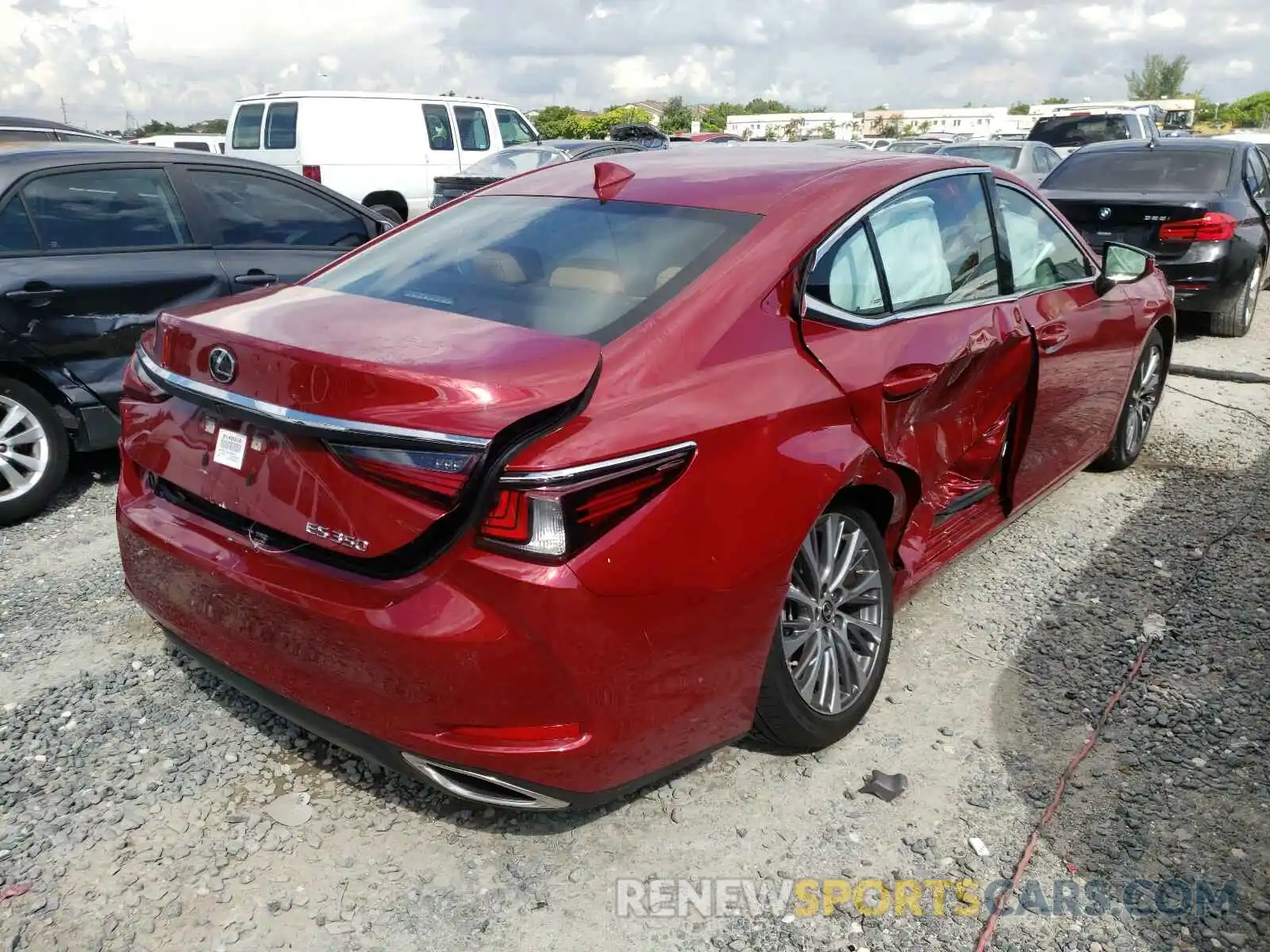 4 Photograph of a damaged car 58ABZ1B14KU009326 LEXUS ES350 2019