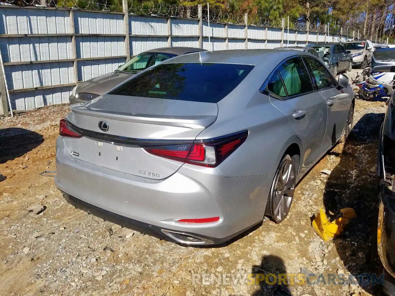 4 Photograph of a damaged car 58ABZ1B14KU009956 LEXUS ES350 2019