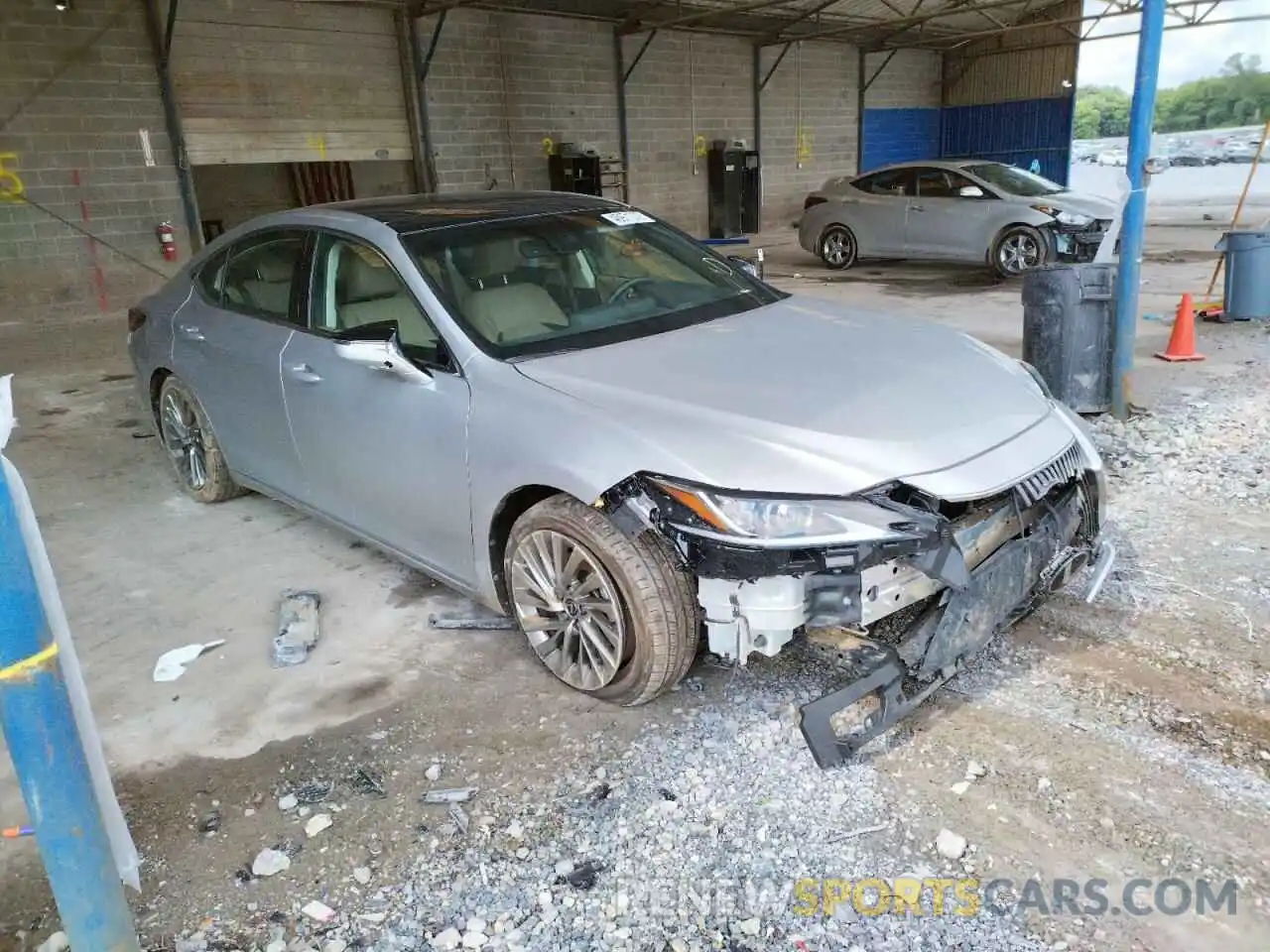 1 Photograph of a damaged car 58ABZ1B14KU011495 LEXUS ES350 2019