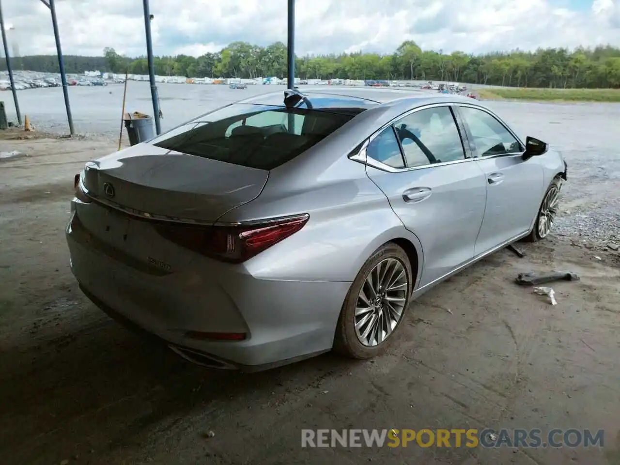 4 Photograph of a damaged car 58ABZ1B14KU011495 LEXUS ES350 2019