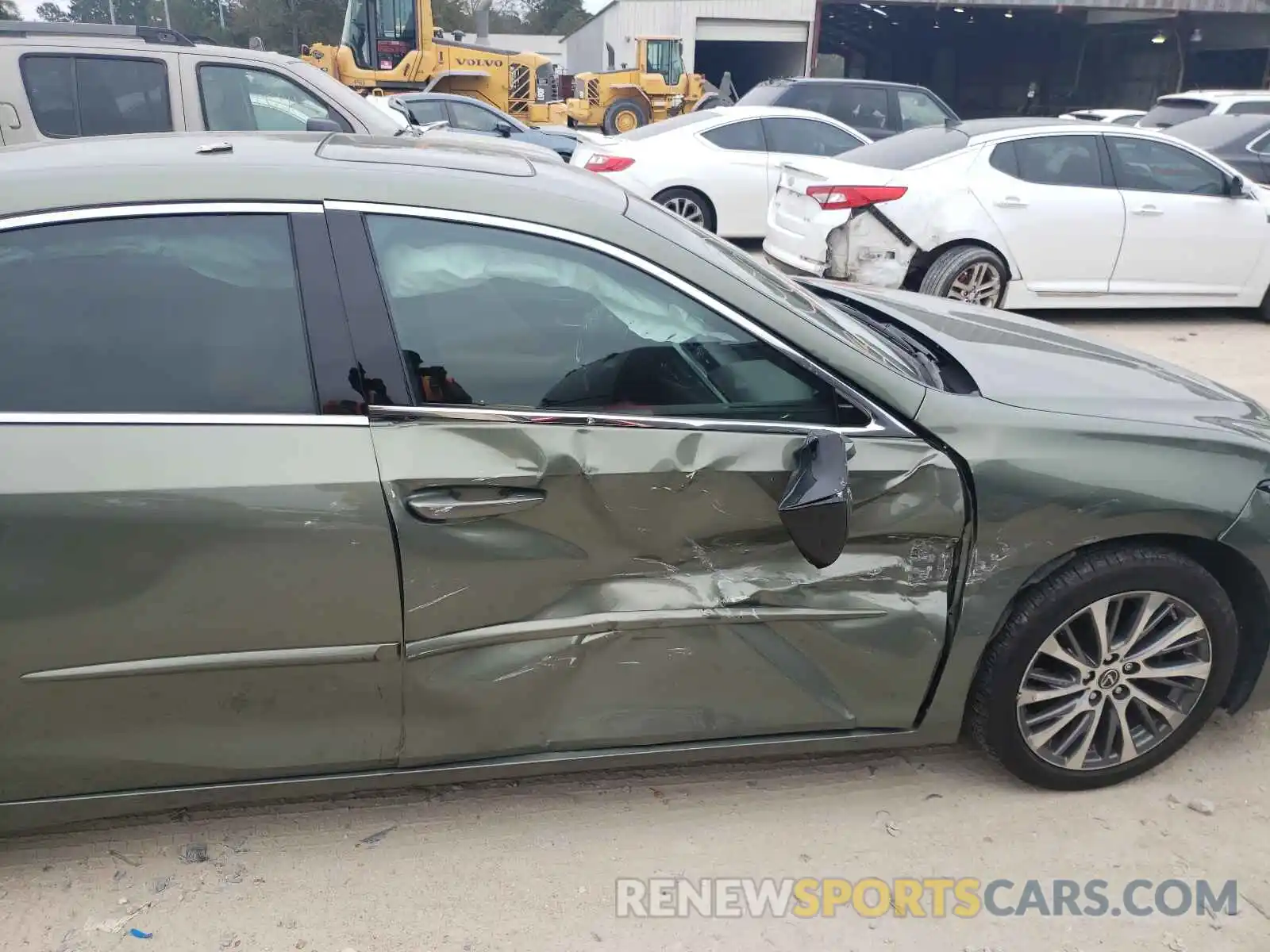 9 Photograph of a damaged car 58ABZ1B14KU012128 LEXUS ES350 2019