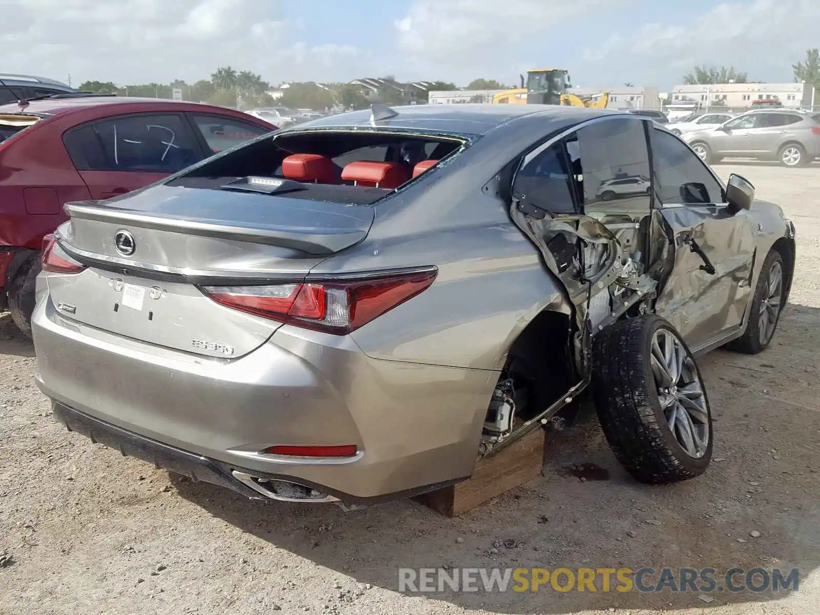 4 Photograph of a damaged car 58ABZ1B14KU018348 LEXUS ES350 2019