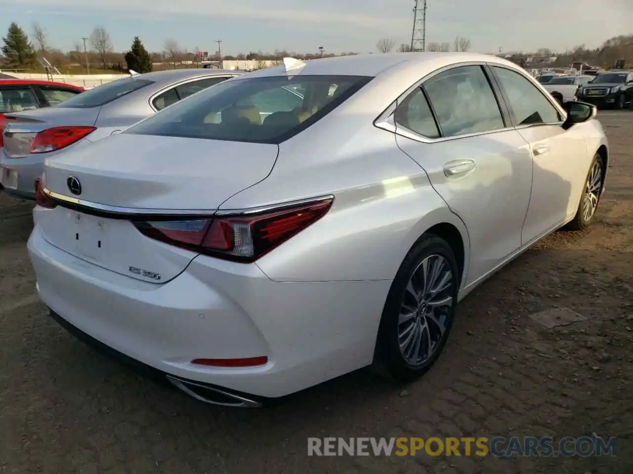 4 Photograph of a damaged car 58ABZ1B14KU019287 LEXUS ES350 2019