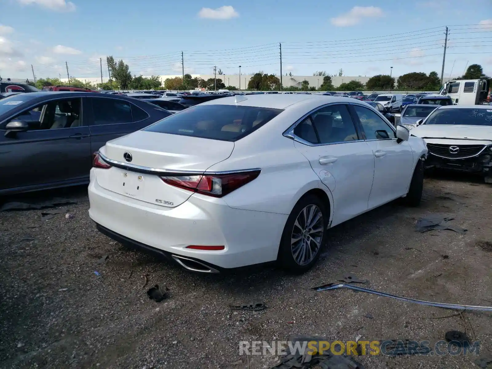 4 Photograph of a damaged car 58ABZ1B14KU023825 LEXUS ES350 2019