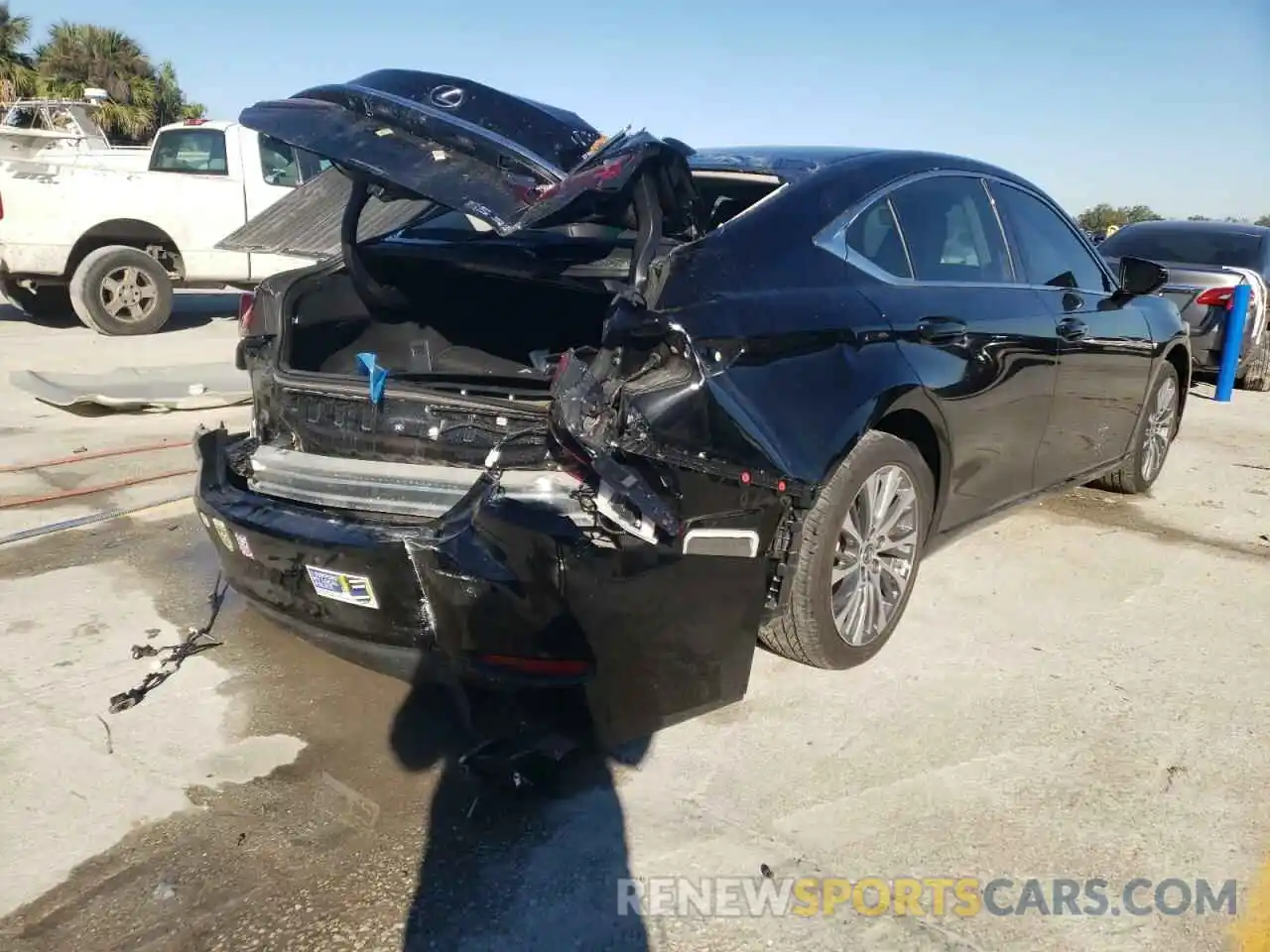 4 Photograph of a damaged car 58ABZ1B14KU024408 LEXUS ES350 2019