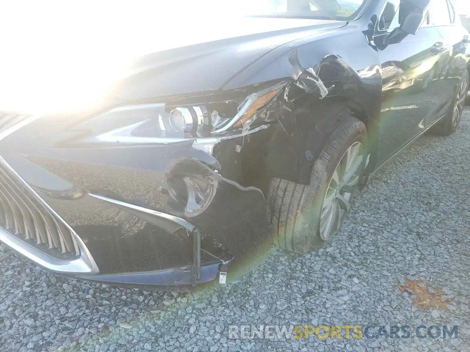 9 Photograph of a damaged car 58ABZ1B14KU027213 LEXUS ES350 2019