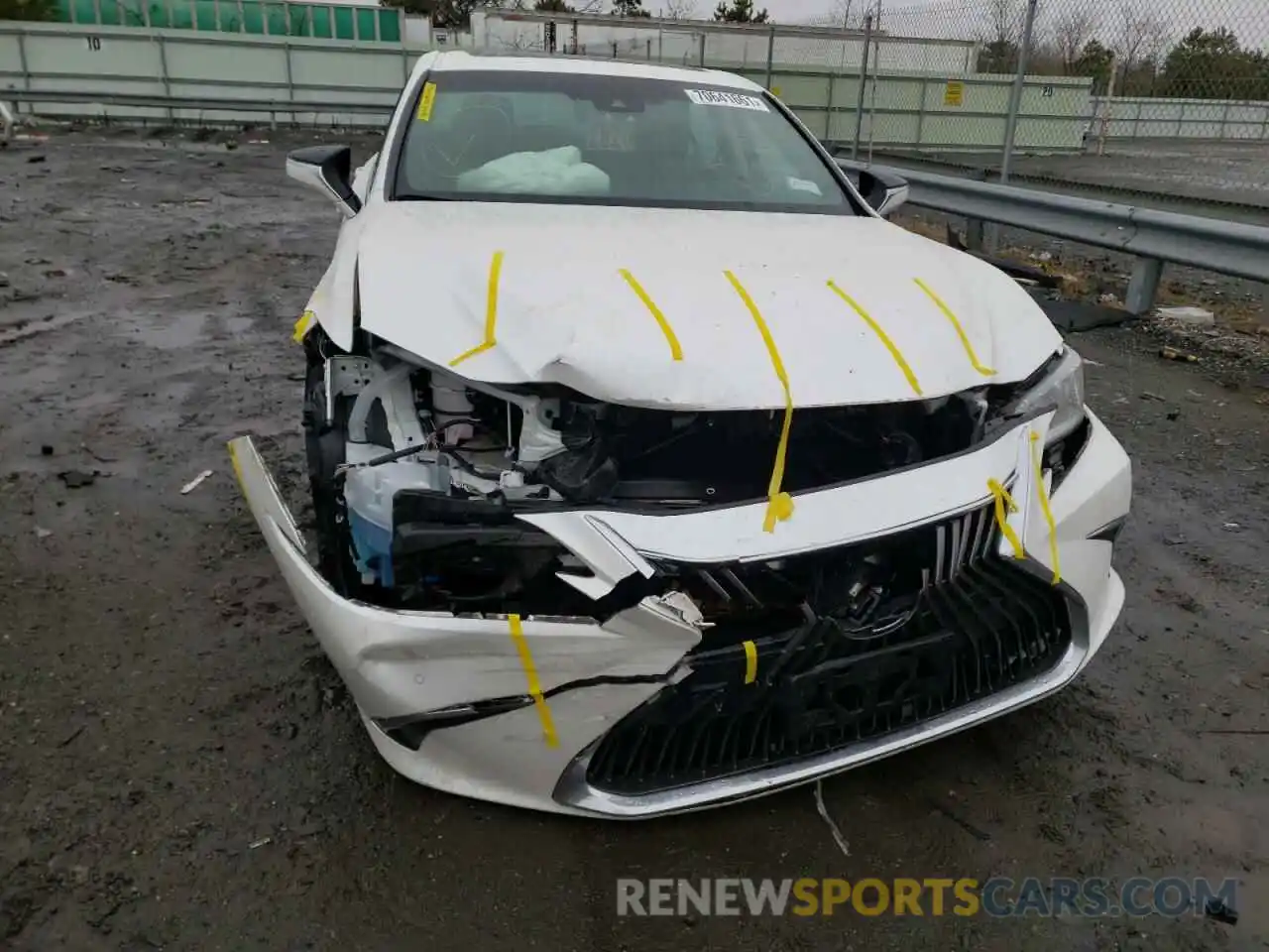 9 Photograph of a damaged car 58ABZ1B14KU028684 LEXUS ES350 2019