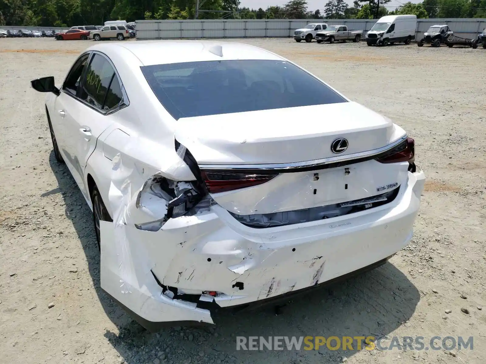 9 Photograph of a damaged car 58ABZ1B14KU029639 LEXUS ES350 2019