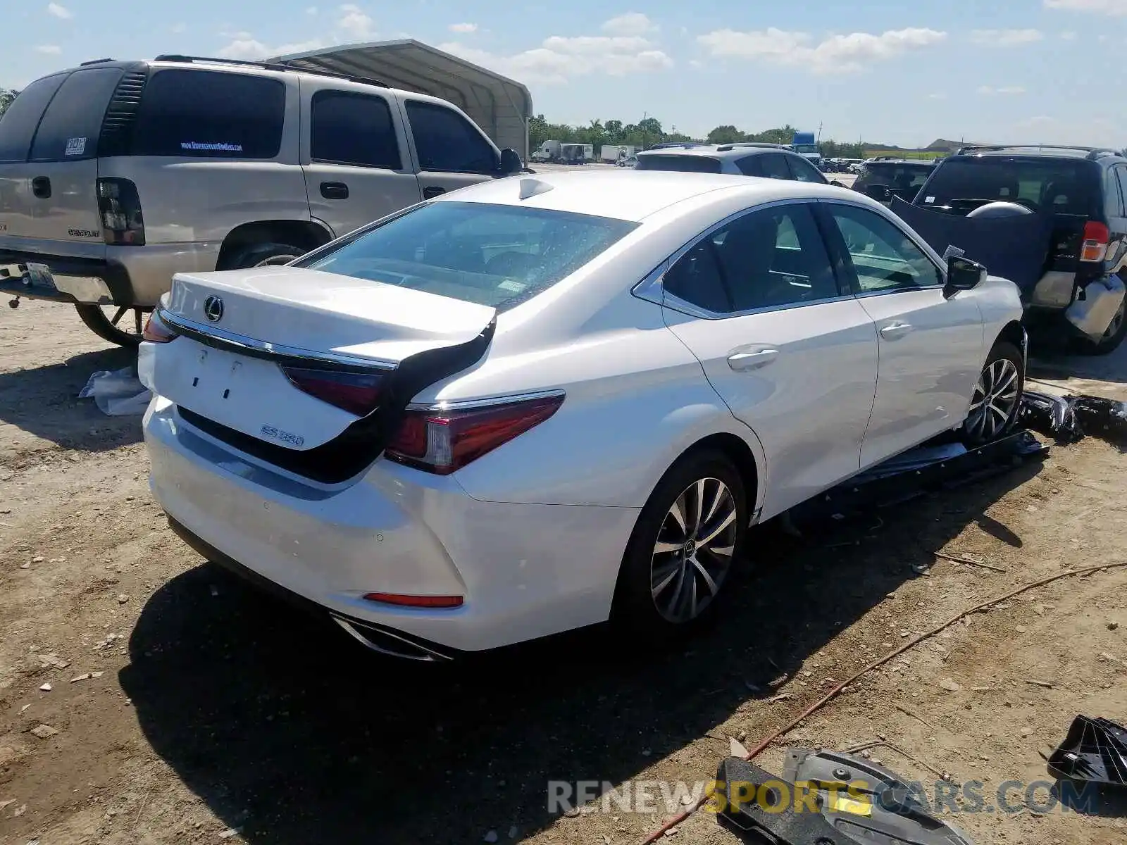 4 Photograph of a damaged car 58ABZ1B14KU030161 LEXUS ES350 2019