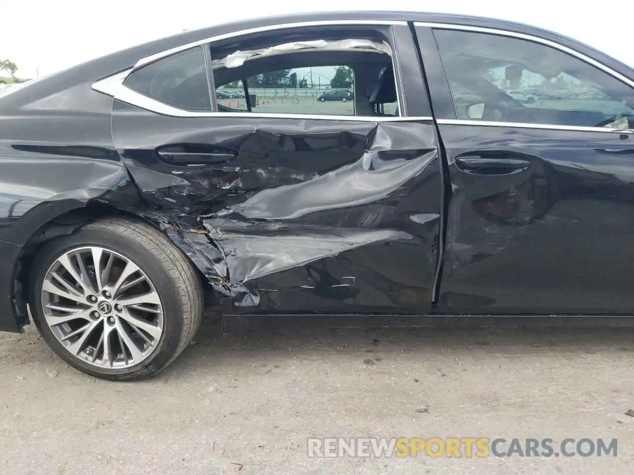 9 Photograph of a damaged car 58ABZ1B14KU031763 LEXUS ES350 2019