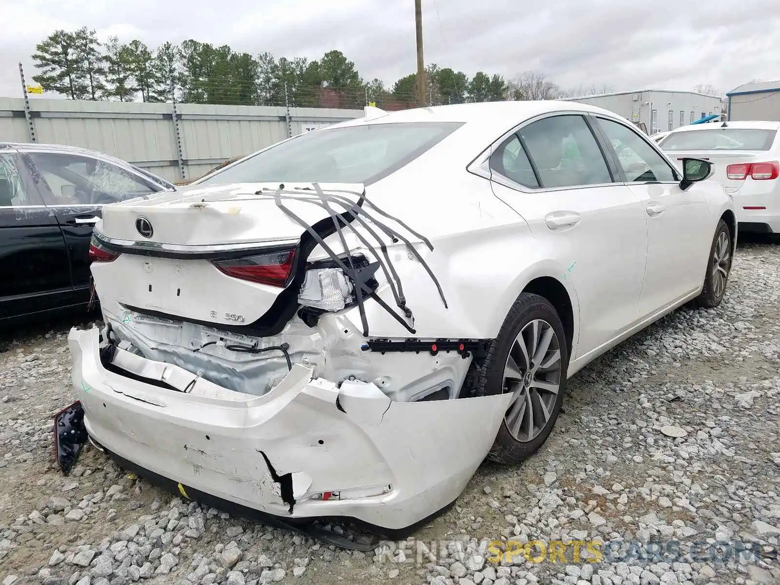 4 Photograph of a damaged car 58ABZ1B14KU033139 LEXUS ES350 2019