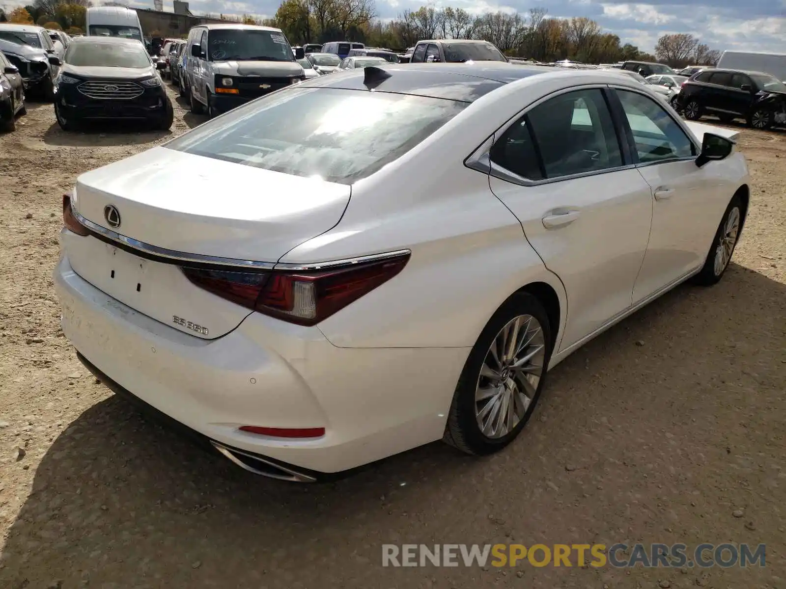 4 Photograph of a damaged car 58ABZ1B14KU036736 LEXUS ES350 2019