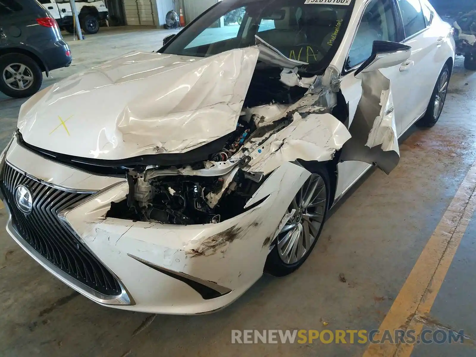 9 Photograph of a damaged car 58ABZ1B14KU041838 LEXUS ES350 2019