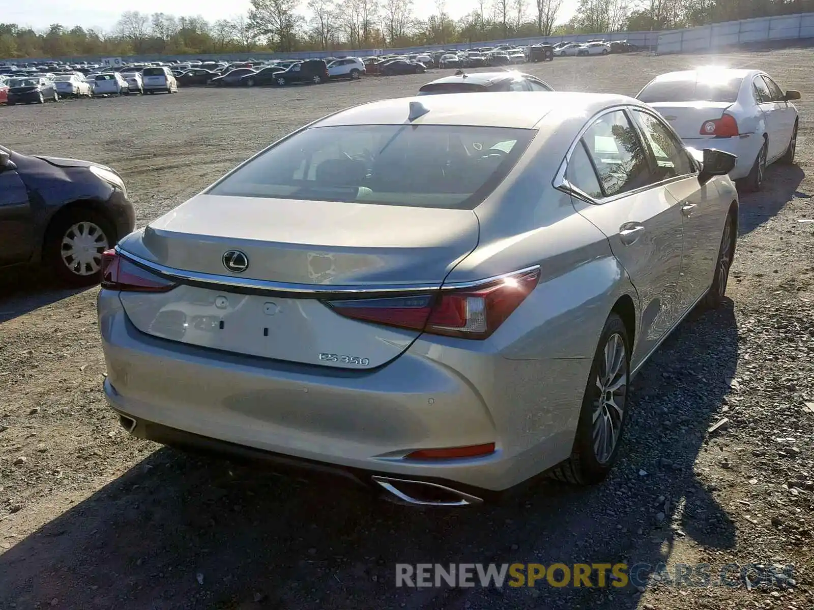 4 Photograph of a damaged car 58ABZ1B14KU042133 LEXUS ES350 2019