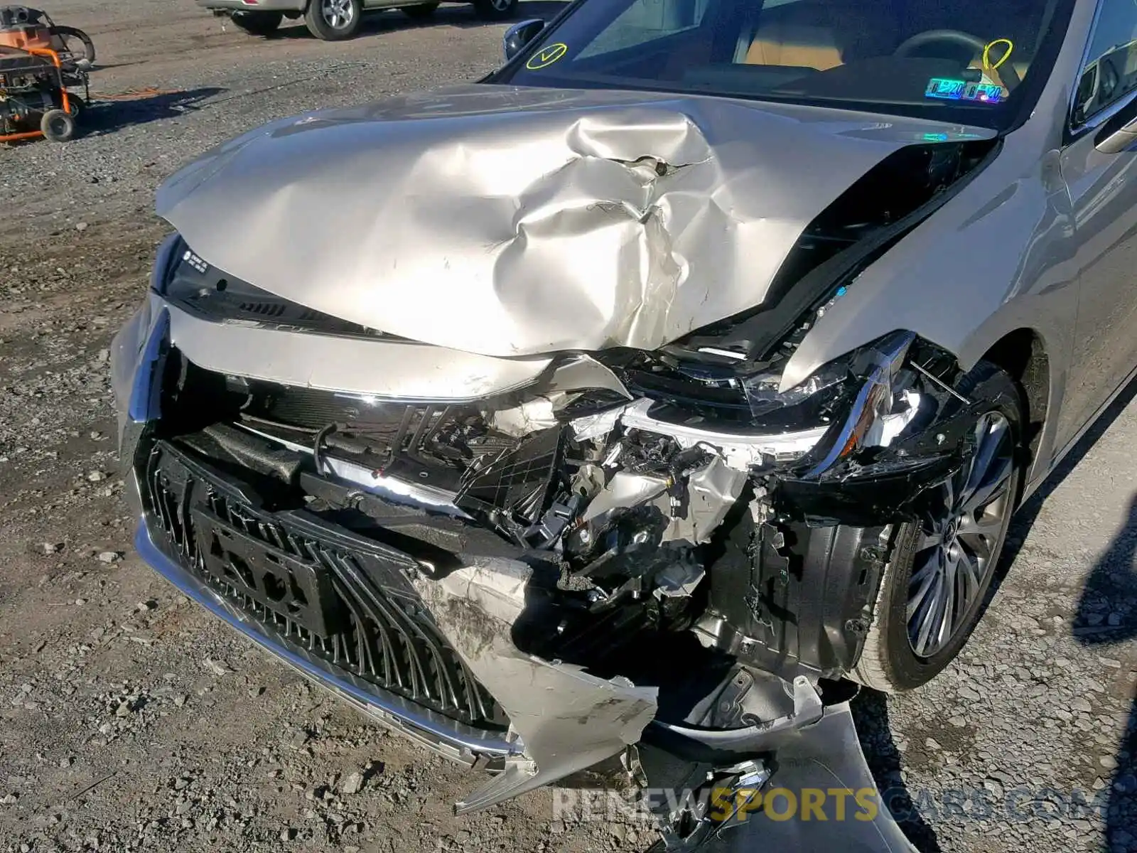 9 Photograph of a damaged car 58ABZ1B14KU042133 LEXUS ES350 2019