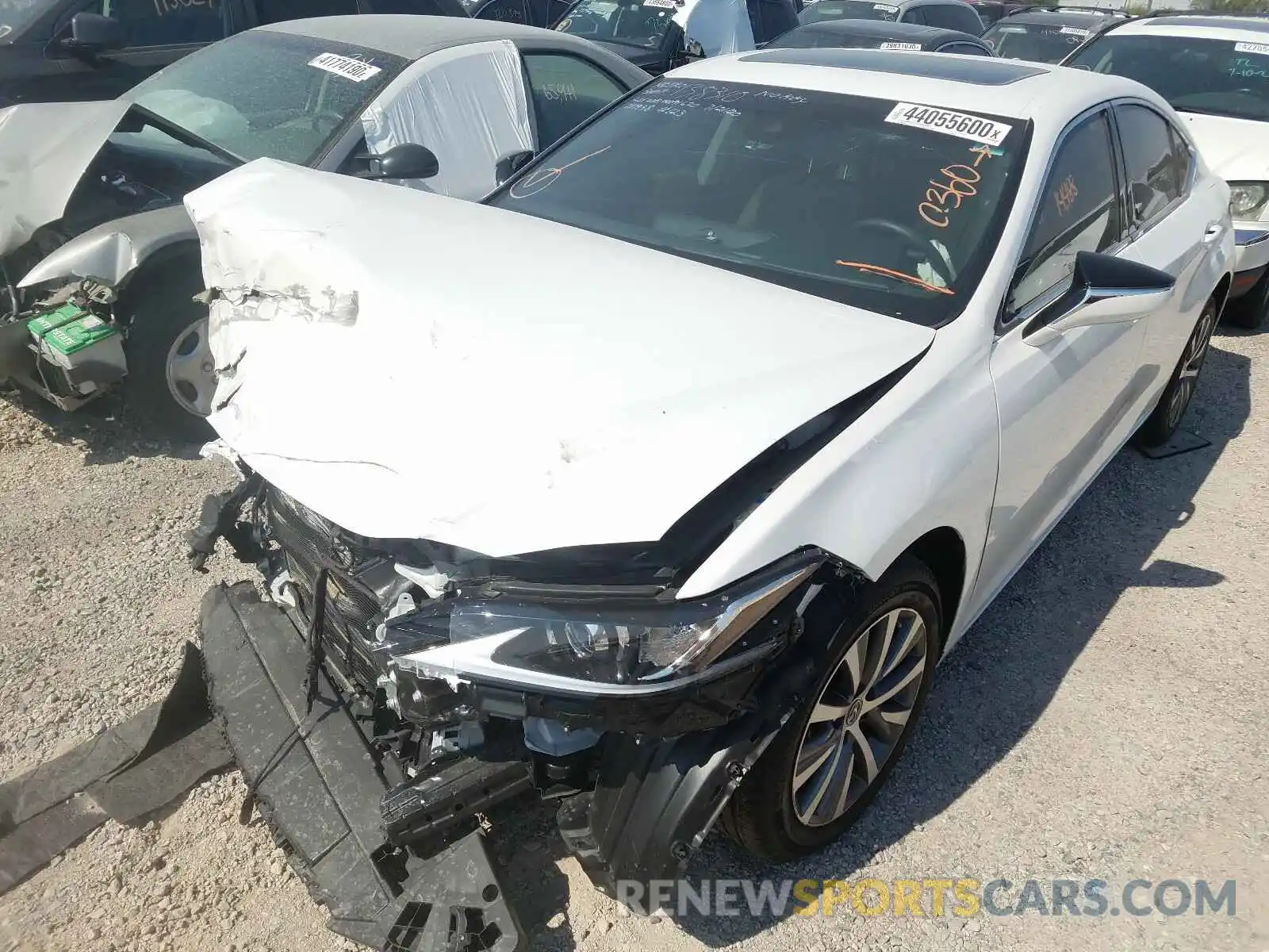 2 Фотография поврежденного автомобиля 58ABZ1B14KU044464 LEXUS ES350 2019