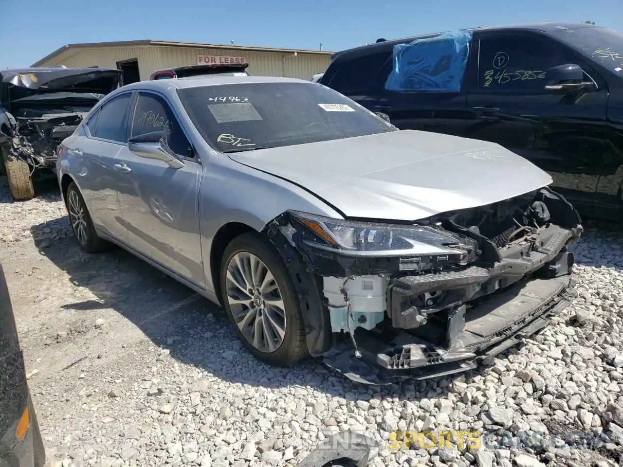 1 Photograph of a damaged car 58ABZ1B14KU047042 LEXUS ES350 2019