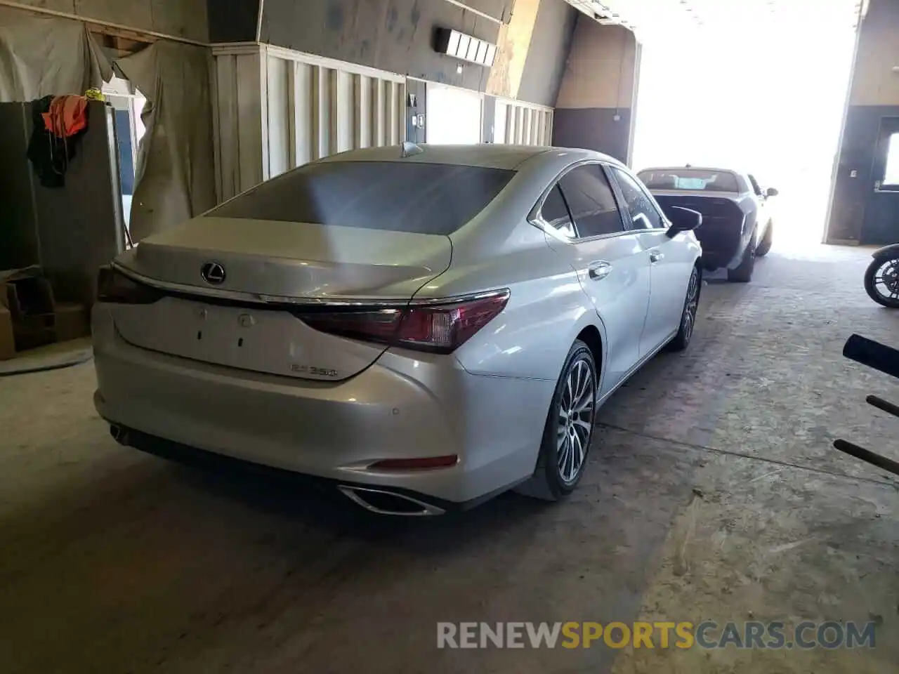 4 Photograph of a damaged car 58ABZ1B14KU047042 LEXUS ES350 2019