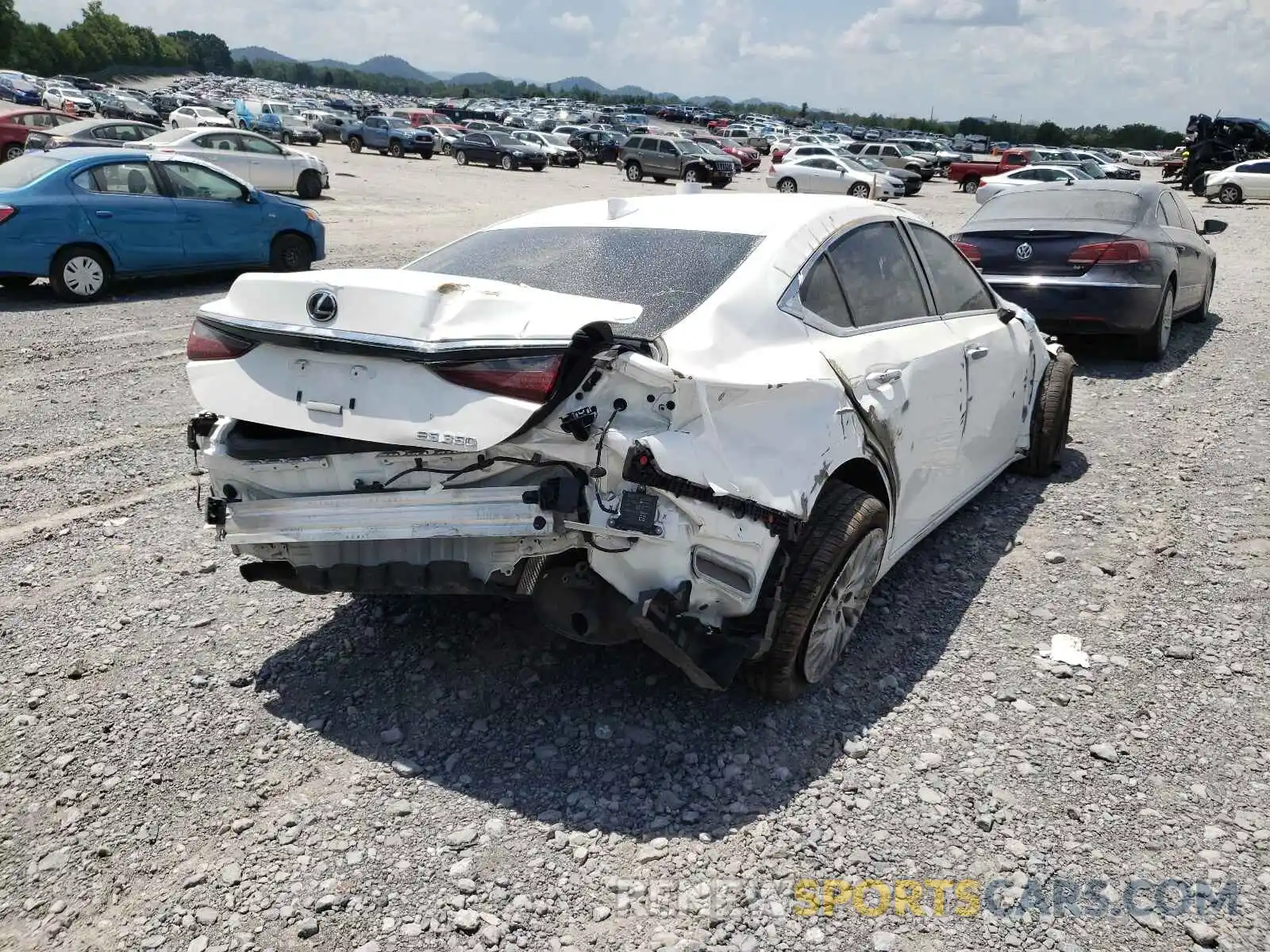 4 Photograph of a damaged car 58ABZ1B15KU002479 LEXUS ES350 2019