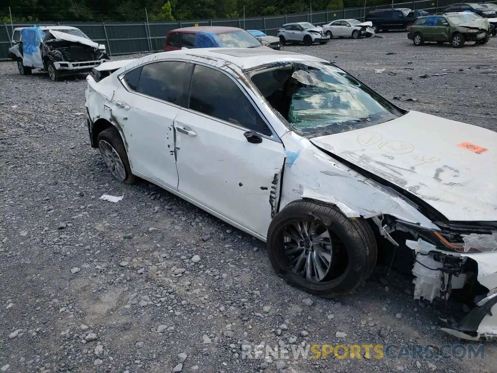 9 Photograph of a damaged car 58ABZ1B15KU002479 LEXUS ES350 2019