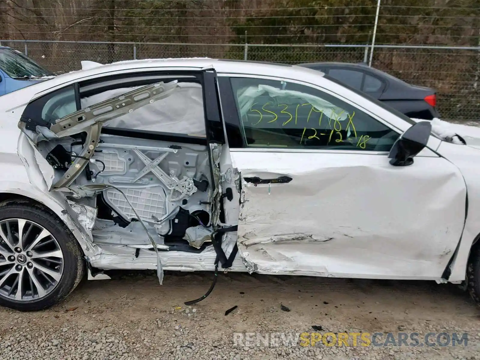 9 Photograph of a damaged car 58ABZ1B15KU003891 LEXUS ES350 2019