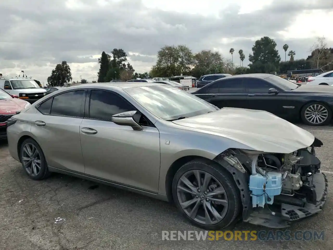 4 Photograph of a damaged car 58ABZ1B15KU005771 LEXUS ES350 2019