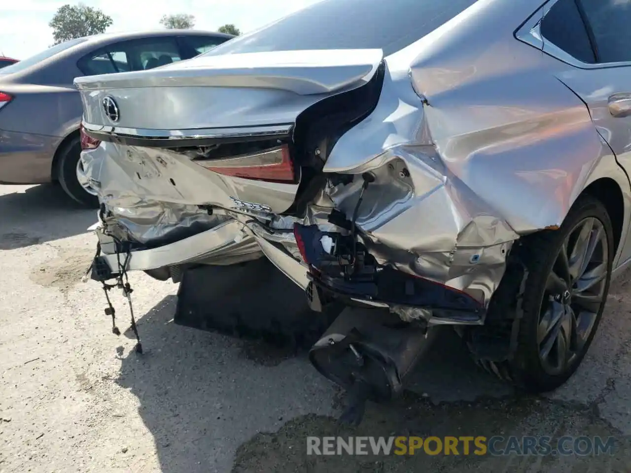 9 Photograph of a damaged car 58ABZ1B15KU008590 LEXUS ES350 2019