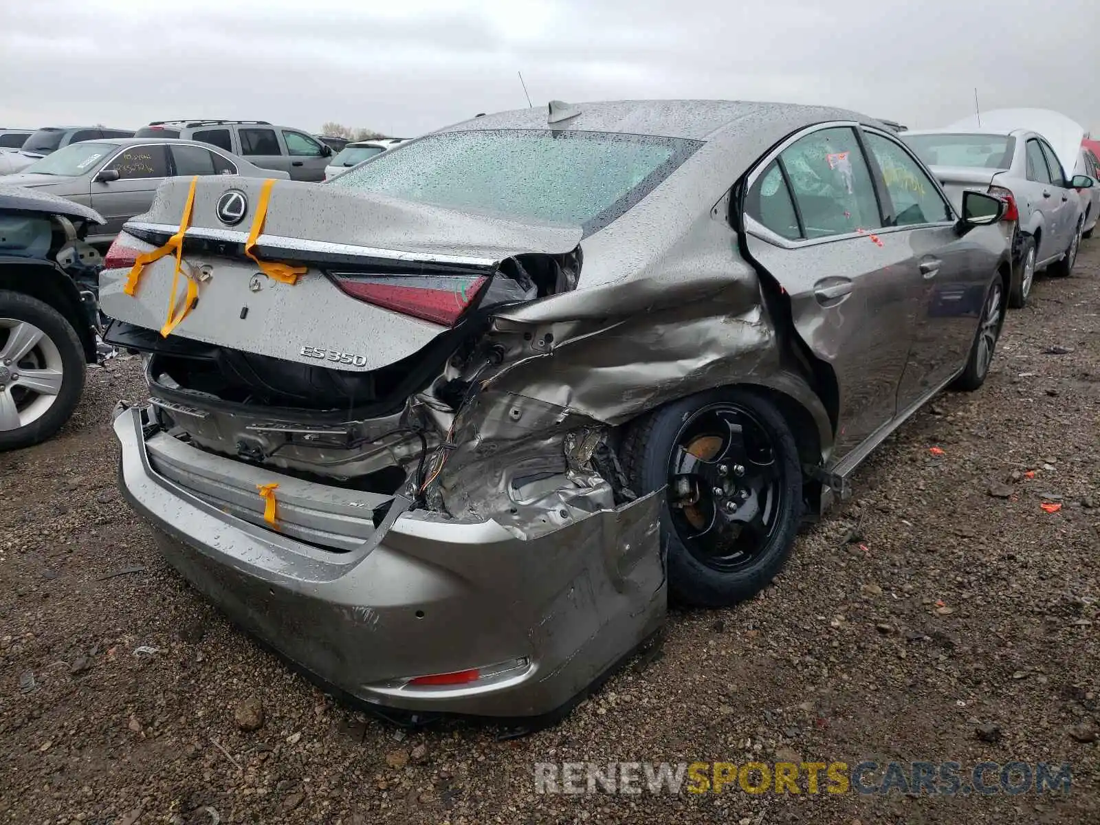 4 Photograph of a damaged car 58ABZ1B15KU019850 LEXUS ES350 2019