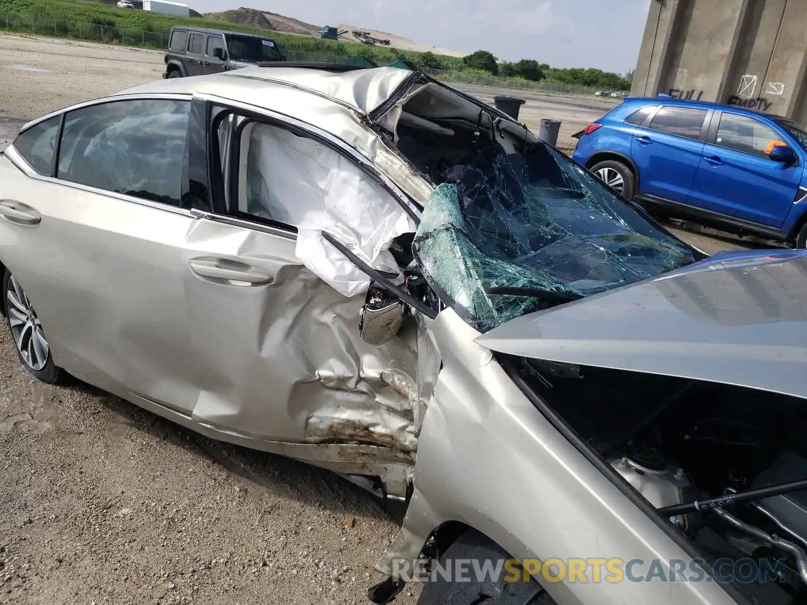 9 Photograph of a damaged car 58ABZ1B15KU023140 LEXUS ES350 2019