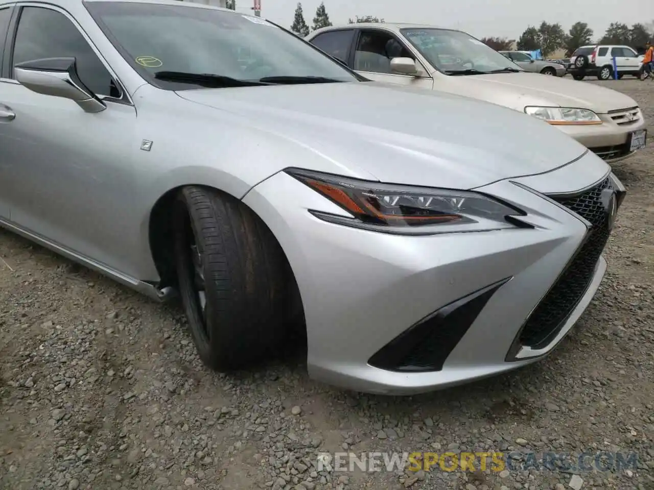 9 Photograph of a damaged car 58ABZ1B15KU023588 LEXUS ES350 2019