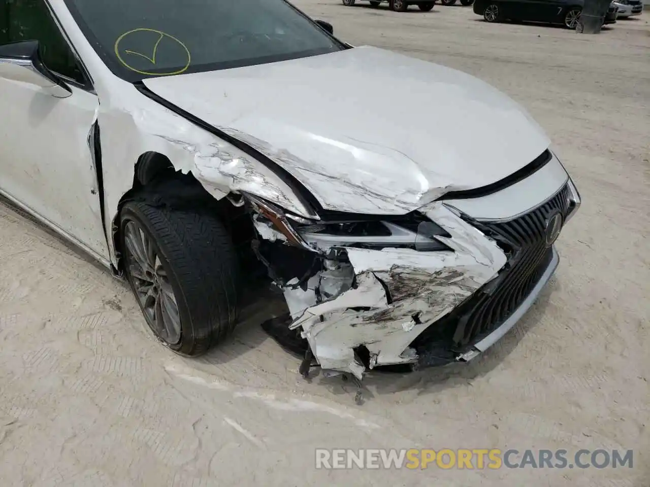 9 Photograph of a damaged car 58ABZ1B15KU025518 LEXUS ES350 2019